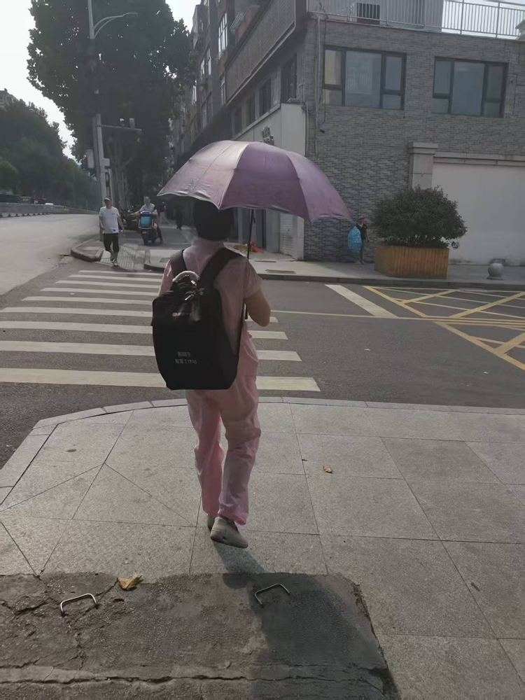 那些被汗水浸透的信任：国药东风茅箭医院52社区医护的夏日坚守